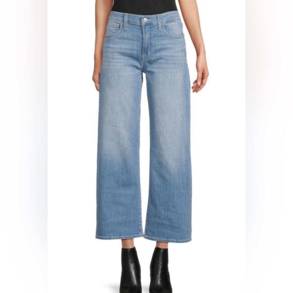 HUDSON JEANS
Rosalie High Rise Wide Leg Cropped jeans Color: LUNA